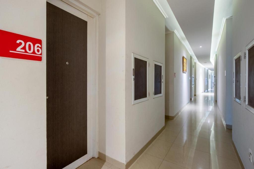 Raffleshom Hotel Bandung Exterior photo