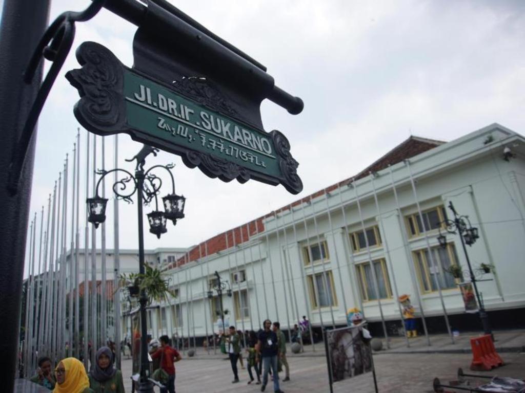 Raffleshom Hotel Bandung Exterior photo