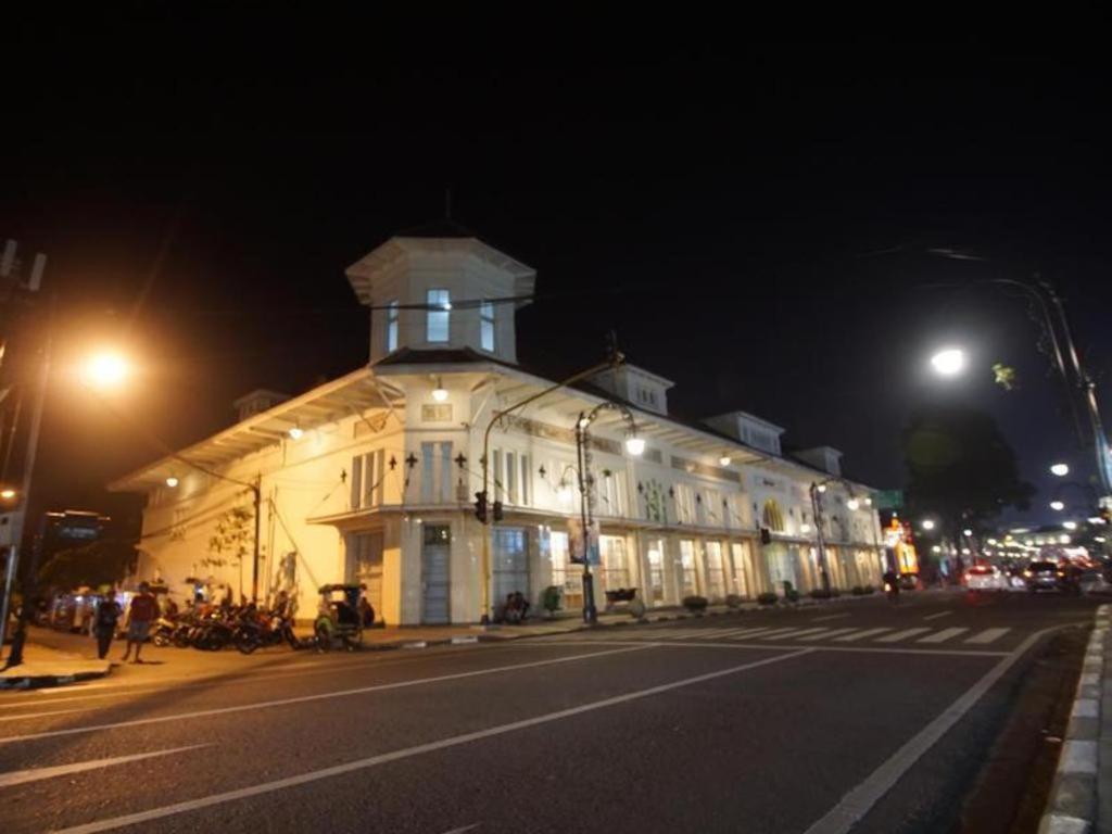 Raffleshom Hotel Bandung Exterior photo