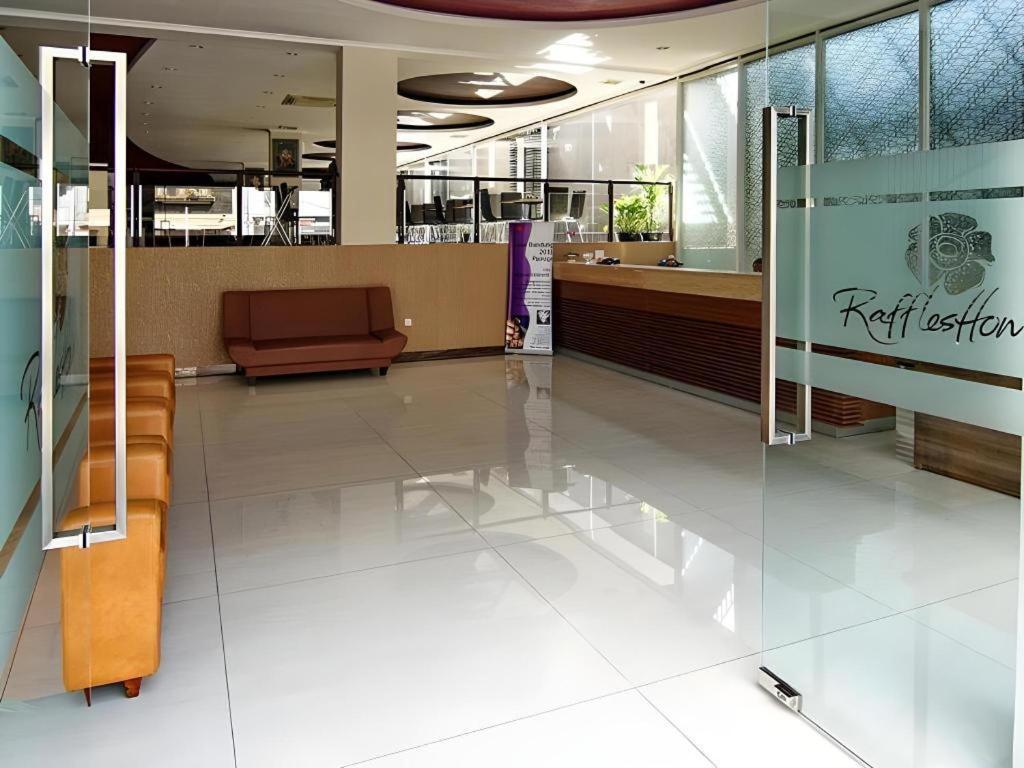 Raffleshom Hotel Bandung Exterior photo