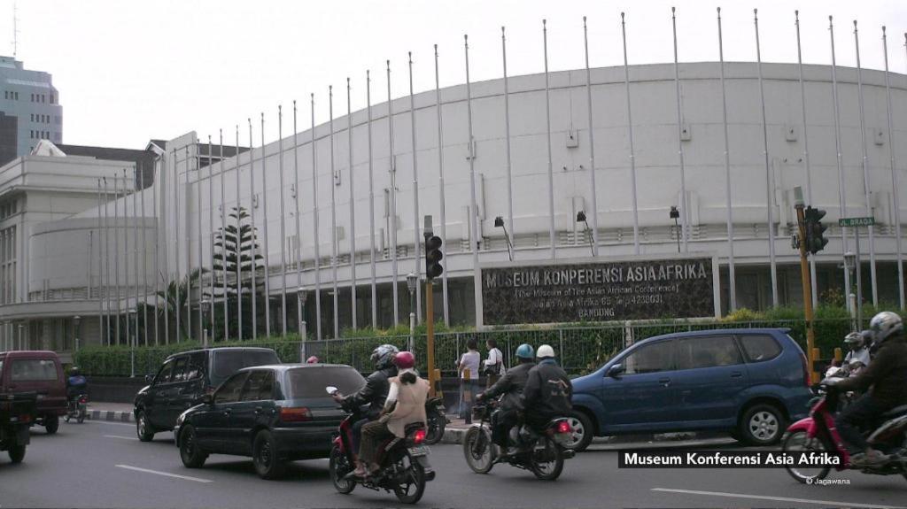 Raffleshom Hotel Bandung Exterior photo