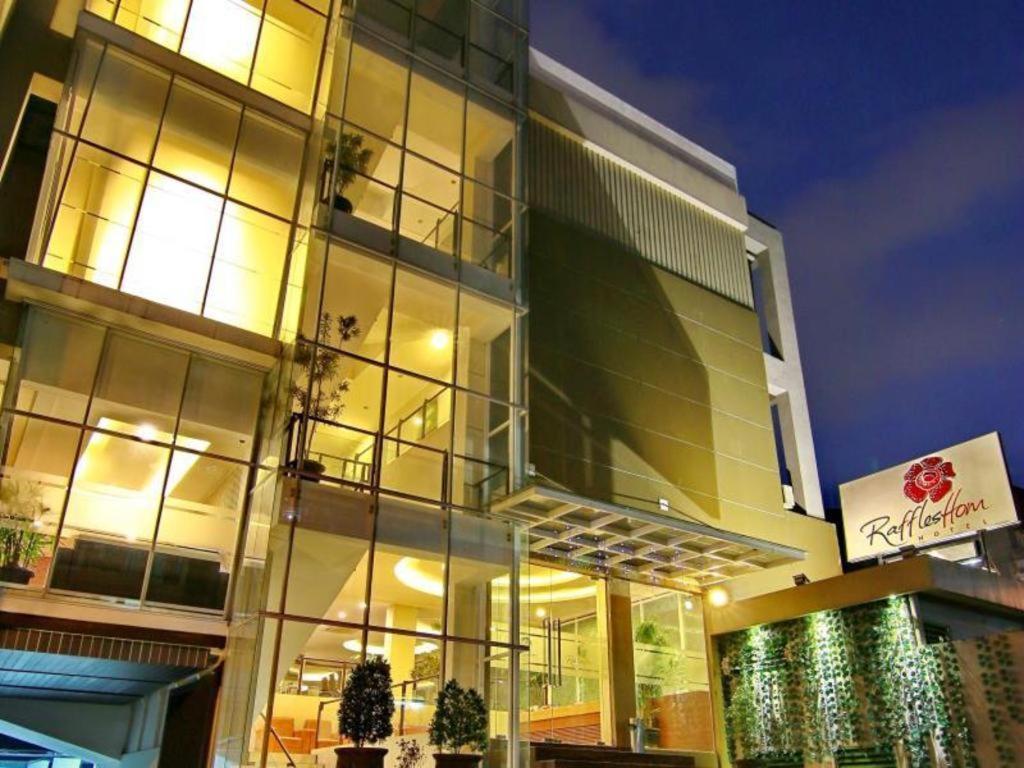 Raffleshom Hotel Bandung Exterior photo