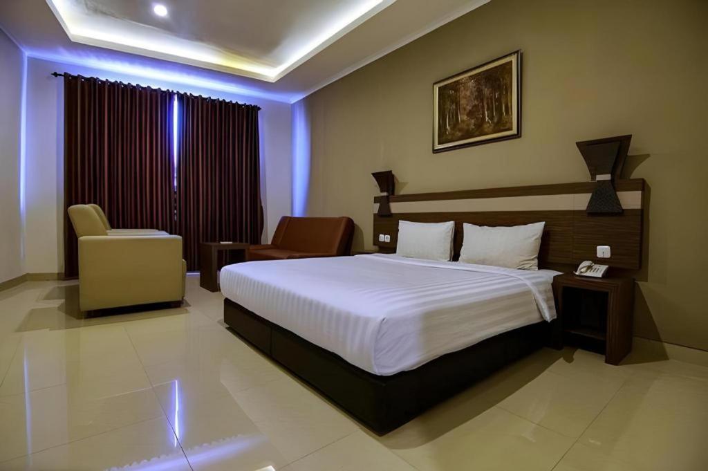 Raffleshom Hotel Bandung Exterior photo
