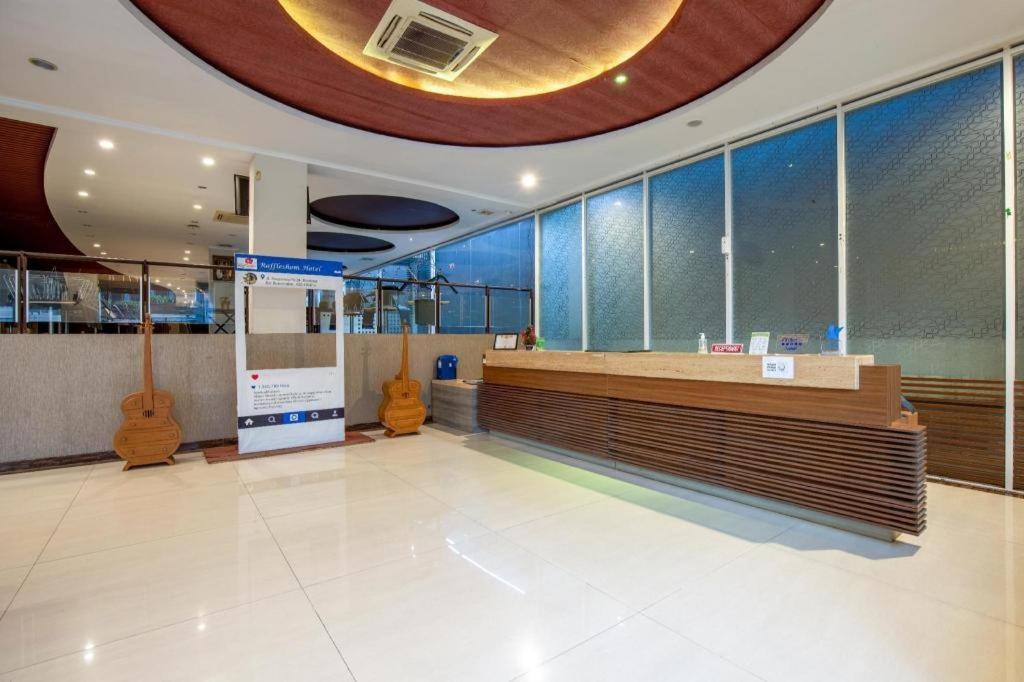 Raffleshom Hotel Bandung Exterior photo
