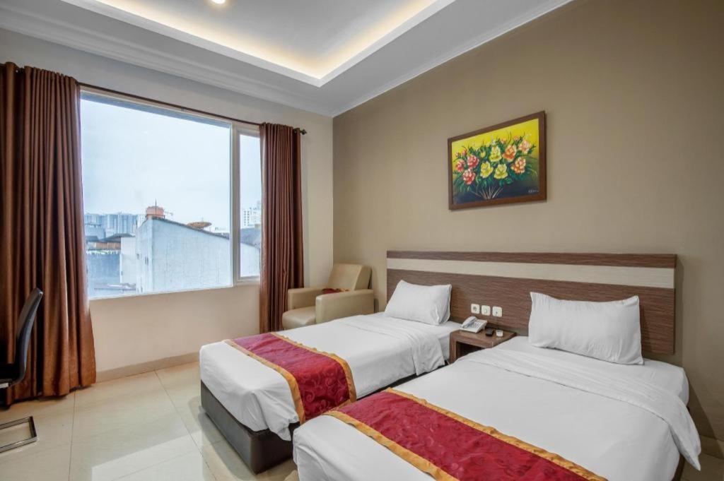 Raffleshom Hotel Bandung Exterior photo