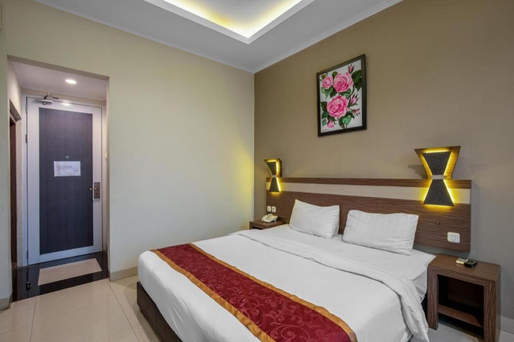 Raffleshom Hotel Bandung Exterior photo