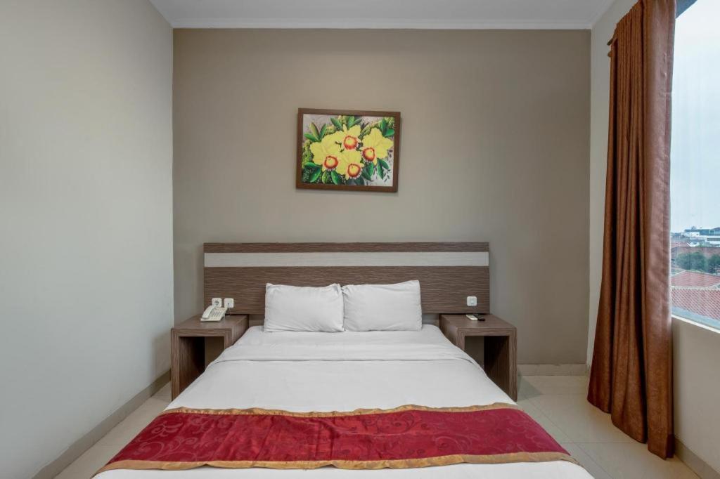 Raffleshom Hotel Bandung Exterior photo